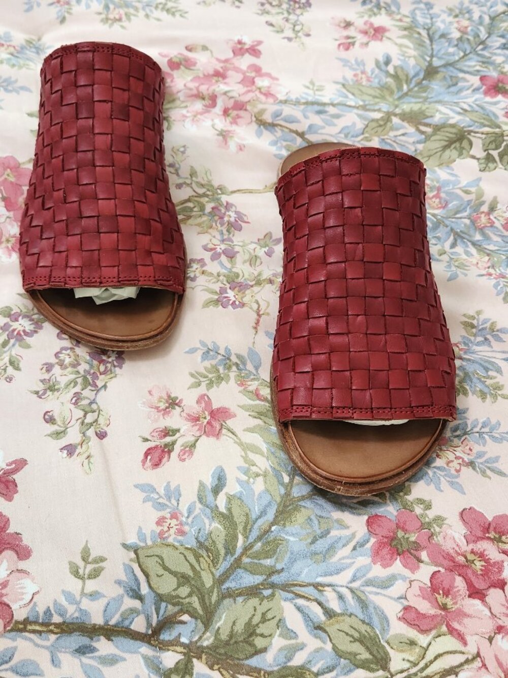 Cydwoq Red Woven Gorgeous Sandals-Like New